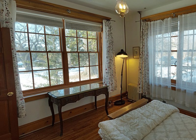 Amelia Earhart - bedroom