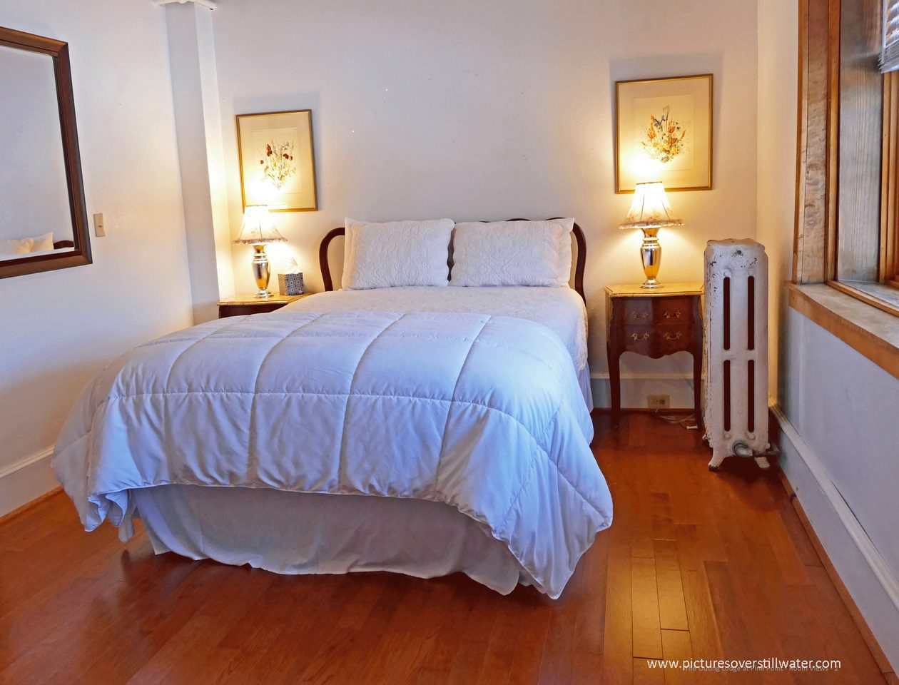 Marilyn Monroe room - queen bed and nightstands.