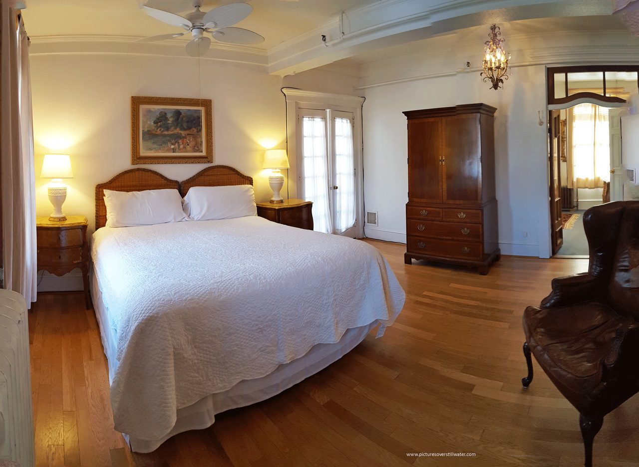 Picasso room king bed, nightstands and armoire